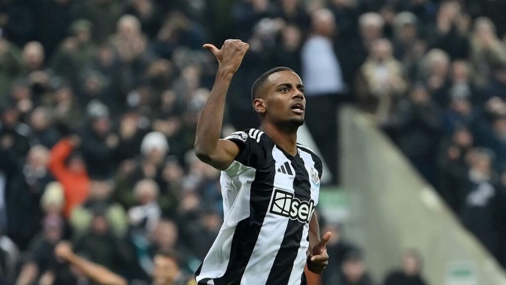 Alexander Isak celebrating