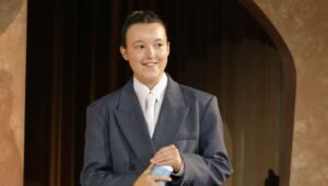 Bella Ramsey in suit