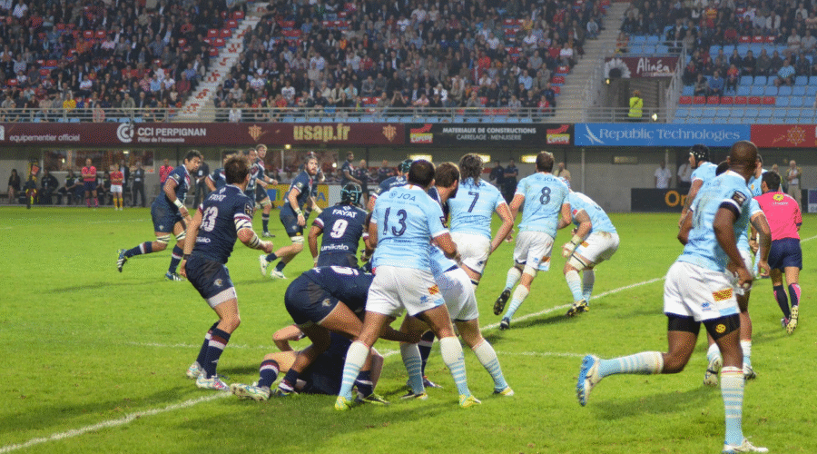 Players playing Rugby like Mariano Iduba