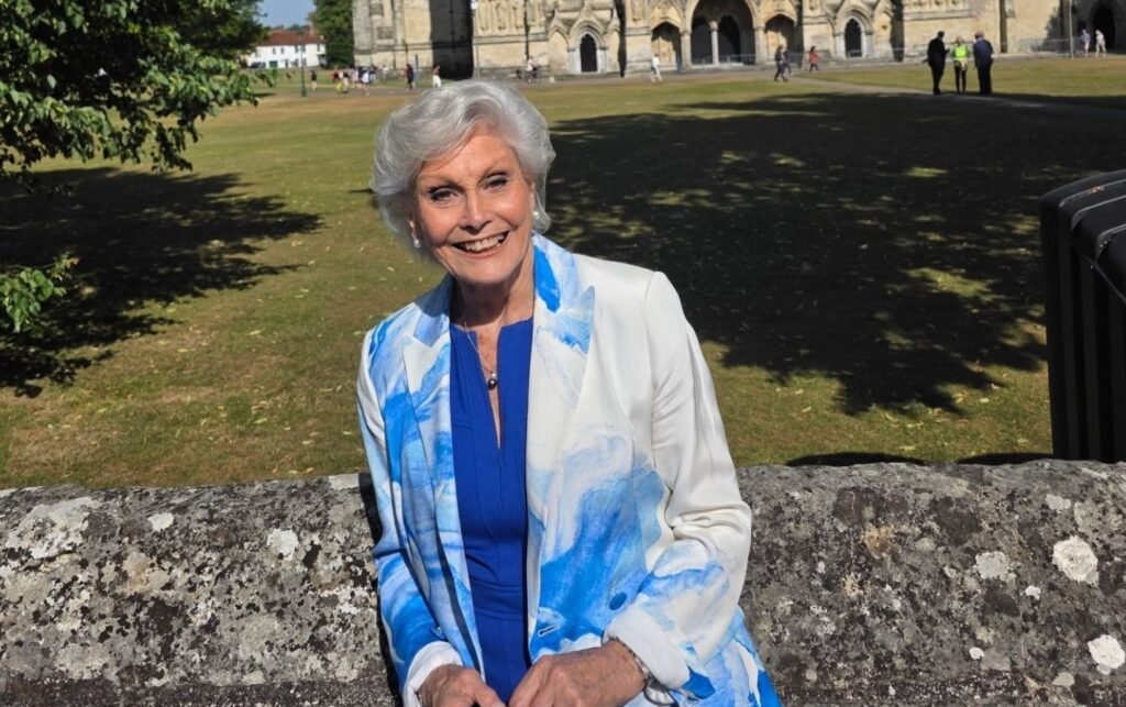 Angela Rippon