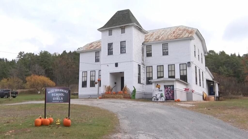 Vermont’s East Corinth: Beetlejuice’s Real-Life Haunted Haven Draws Fans Worldwide Beetlejuice